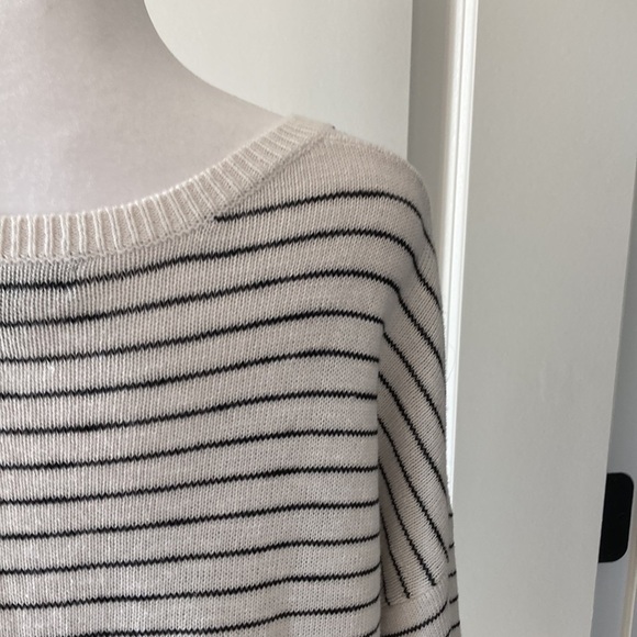 Banana Republic Factory large sweater black and white stripes - Picture 9 of 10